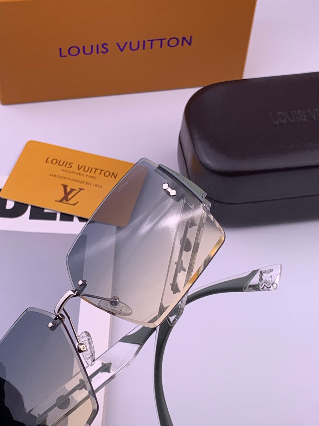Louis Vuitton L5798 Polarized Square Brown Lens Sunglasses for Men & Women - detail image 6