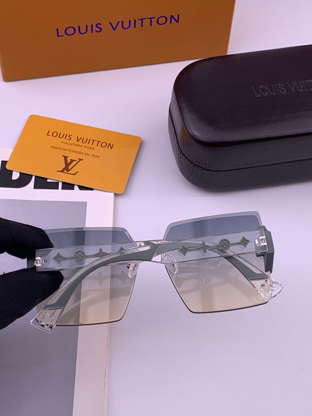 Louis Vuitton L5798 Polarized Square Brown Lens Sunglasses for Men & Women - detail image 4