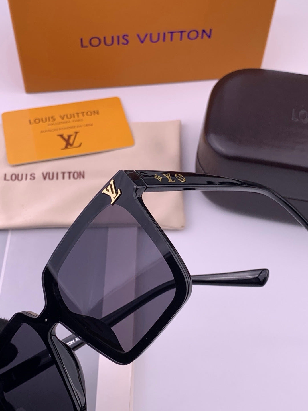 Louis Vuitton L6006 Oversized Black Lens Sunglasses for Men & Women - 414840 - detail image 3