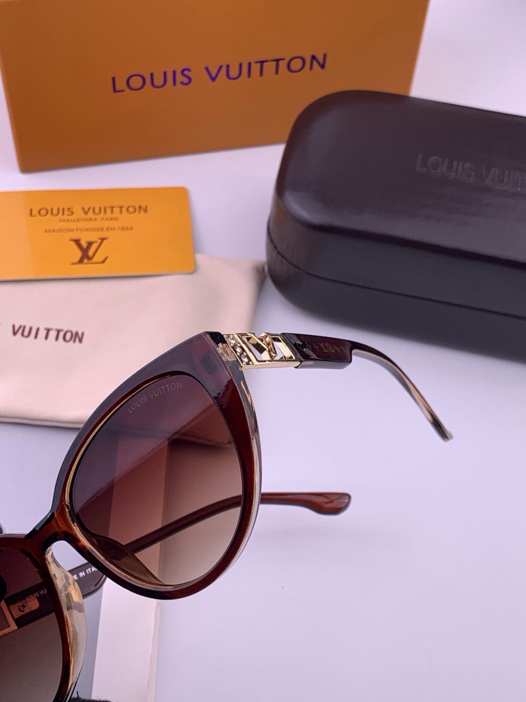 Louis Vuitton L15803 Square Black Lens Sunglasses for Women - 414841 - detail image 5