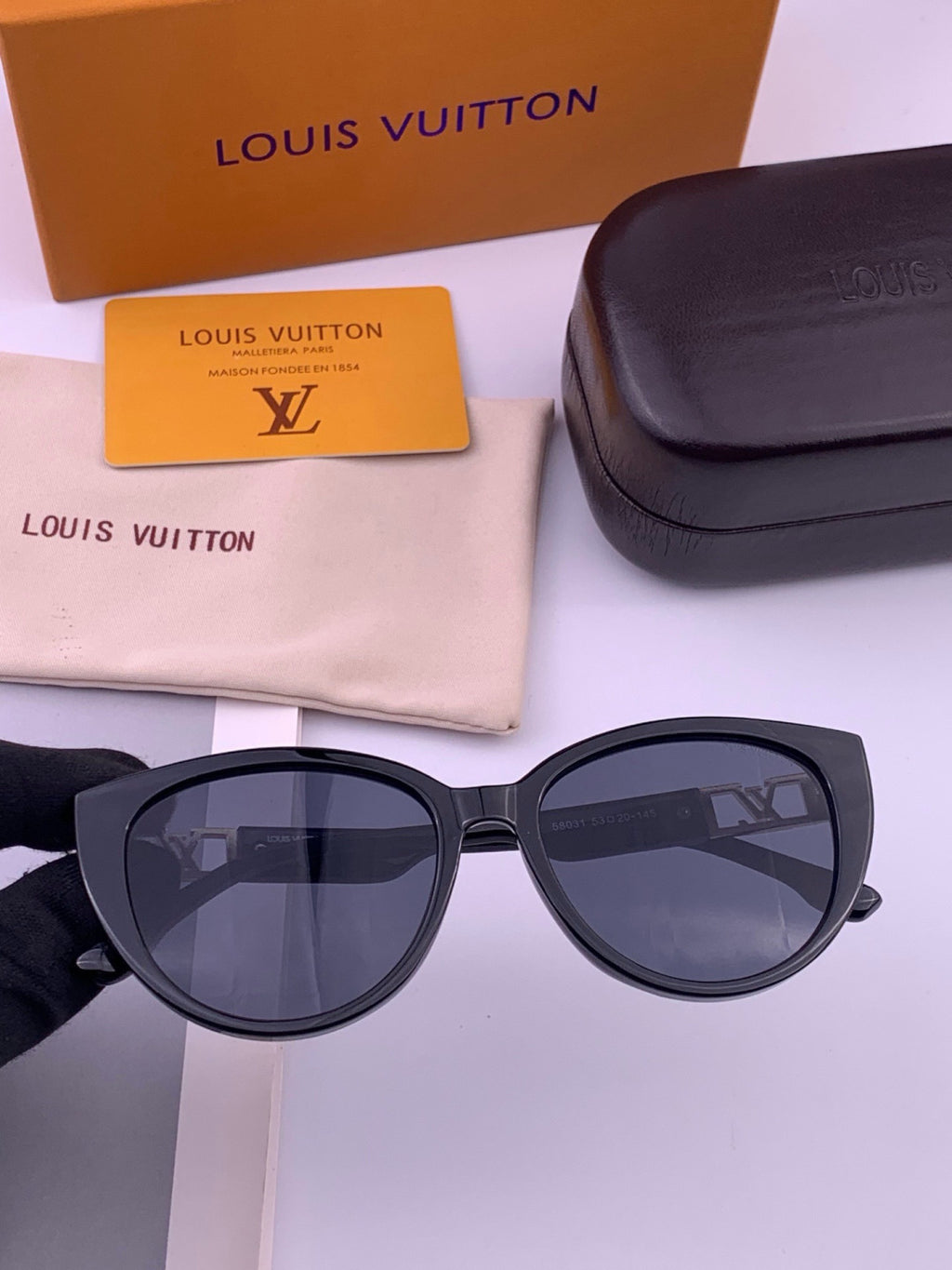 Louis Vuitton L15803 Square Black Lens Sunglasses for Women - 414841 - detail image 2