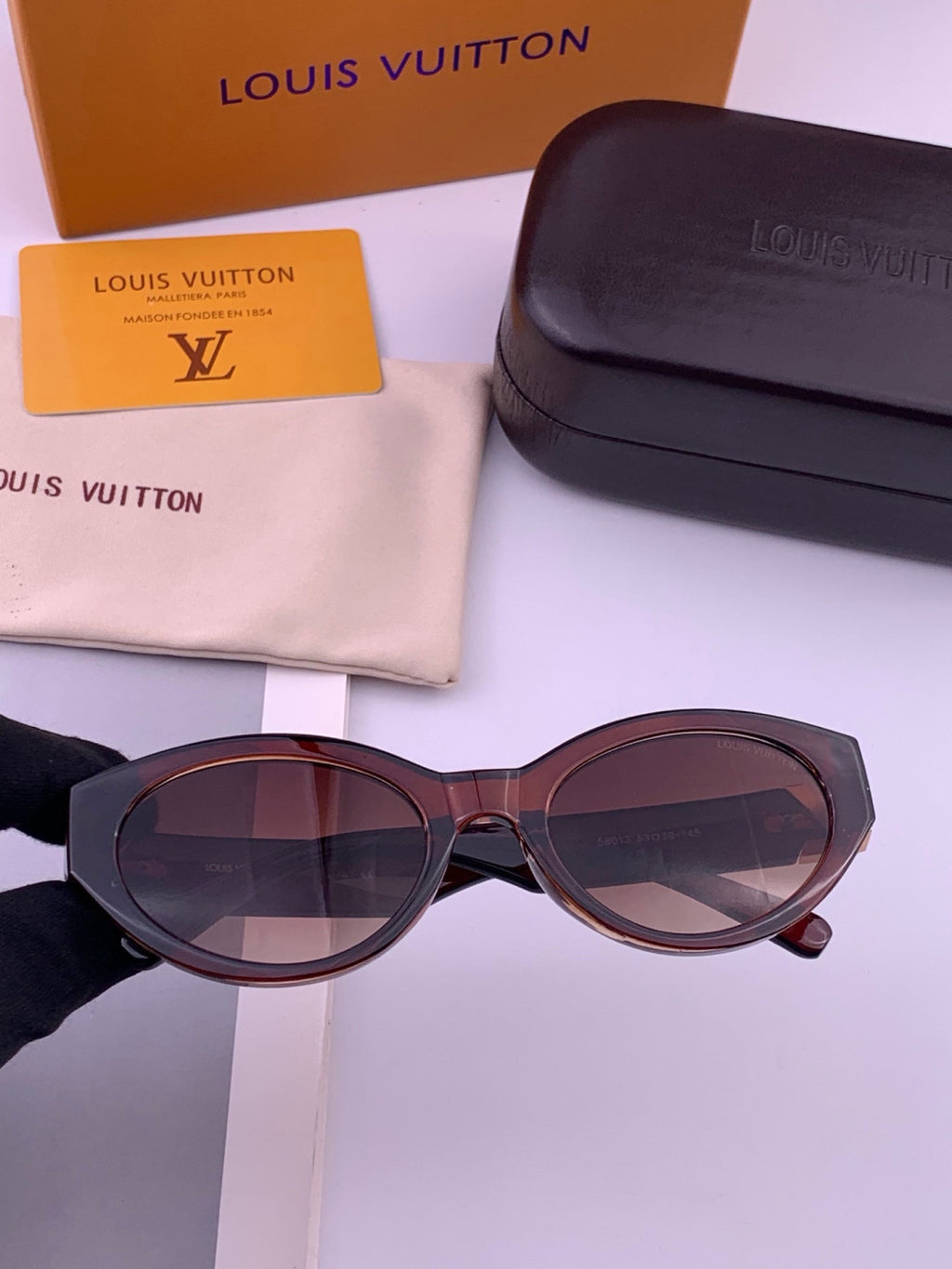 Louis Vuitton L15803 Square Black Lens Sunglasses for Women - 414842 - detail image 2