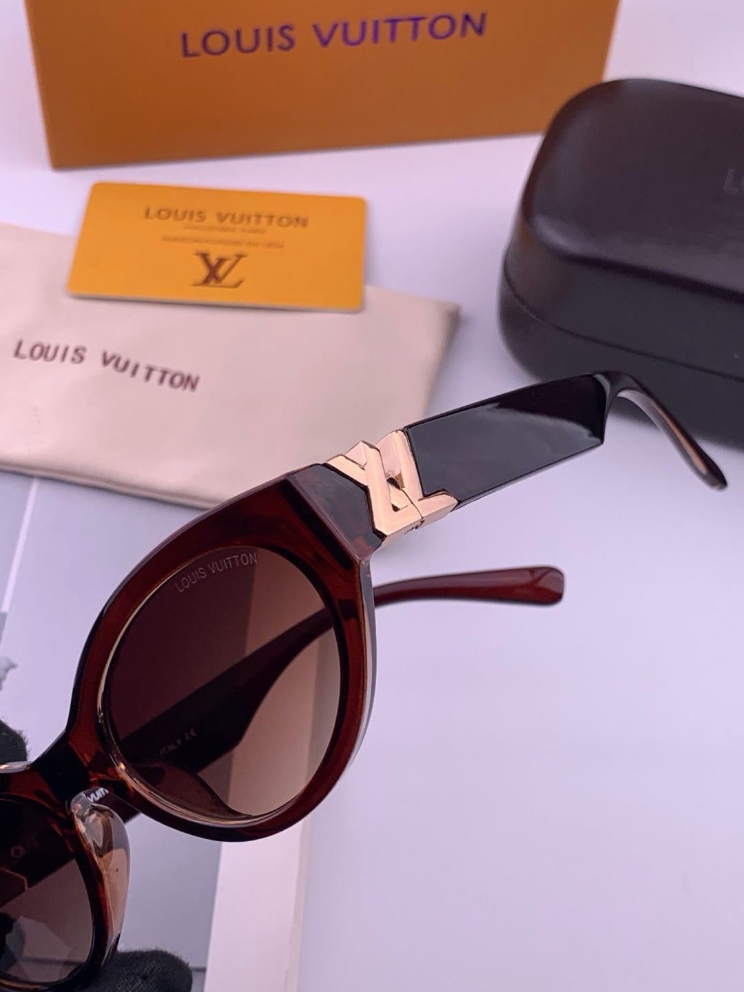 Louis Vuitton L15803 Square Black Lens Sunglasses for Women - 414842 - detail image 5