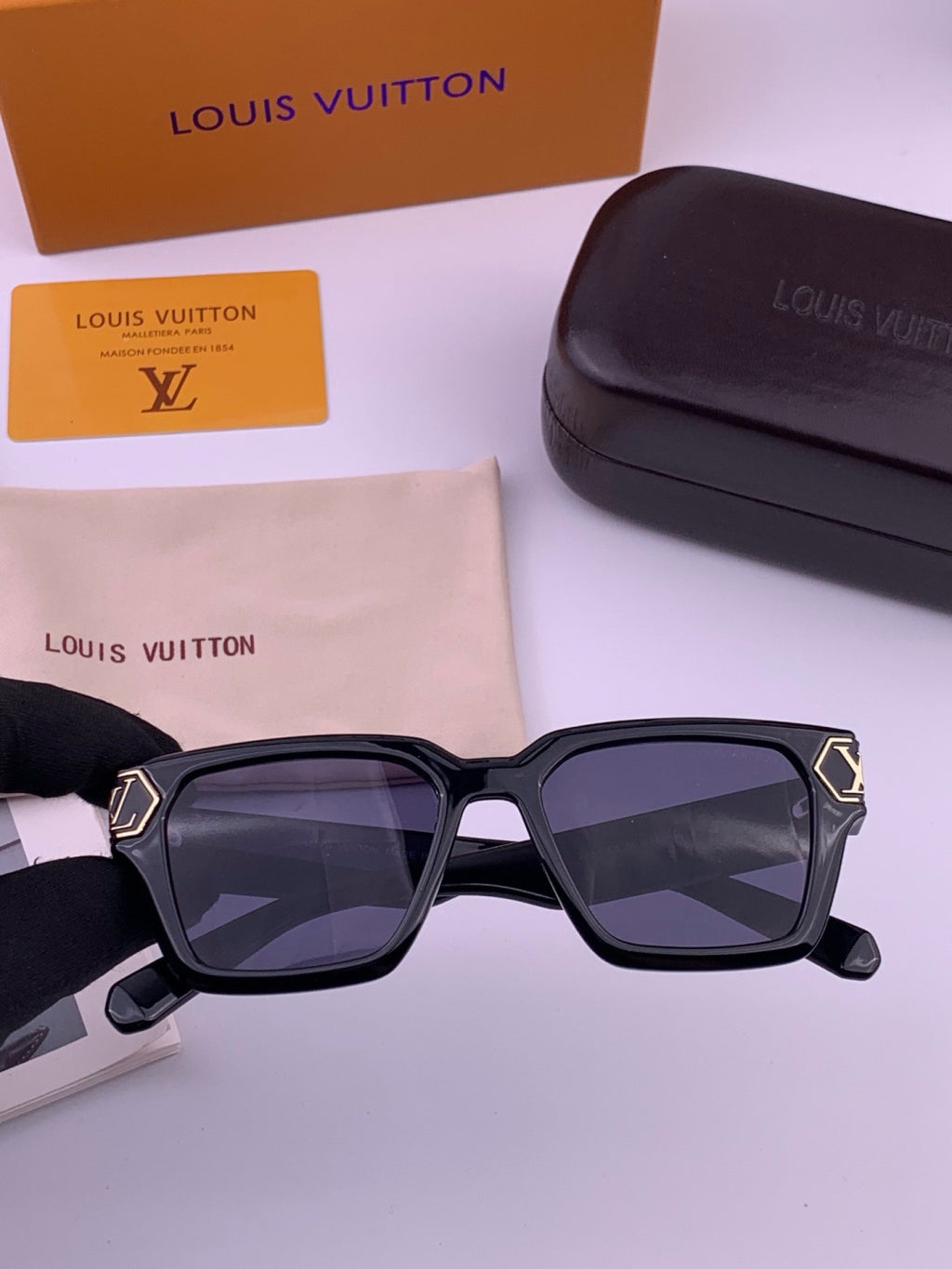 Louis Vuitton Fashion Gold Lens Sunglasses for Men & Women - 414846 - detail image 2
