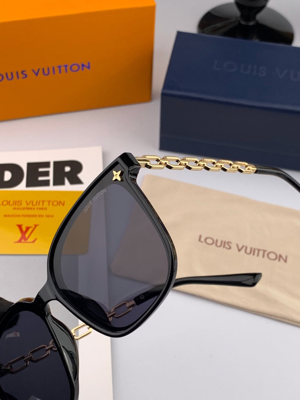 Louis Vuitton L8233 Oversized Red Lens Sunglasses for Men & Women - 414847 - detail image 4