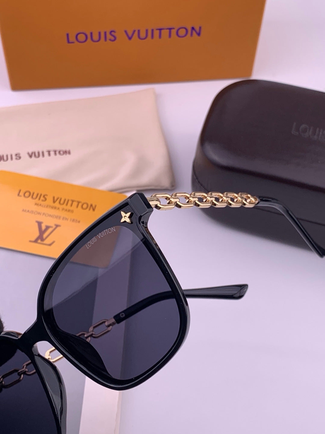 Louis Vuitton L8233 Oversized Gold Lens Sunglasses for Men & Women - 414848 - detail image 3