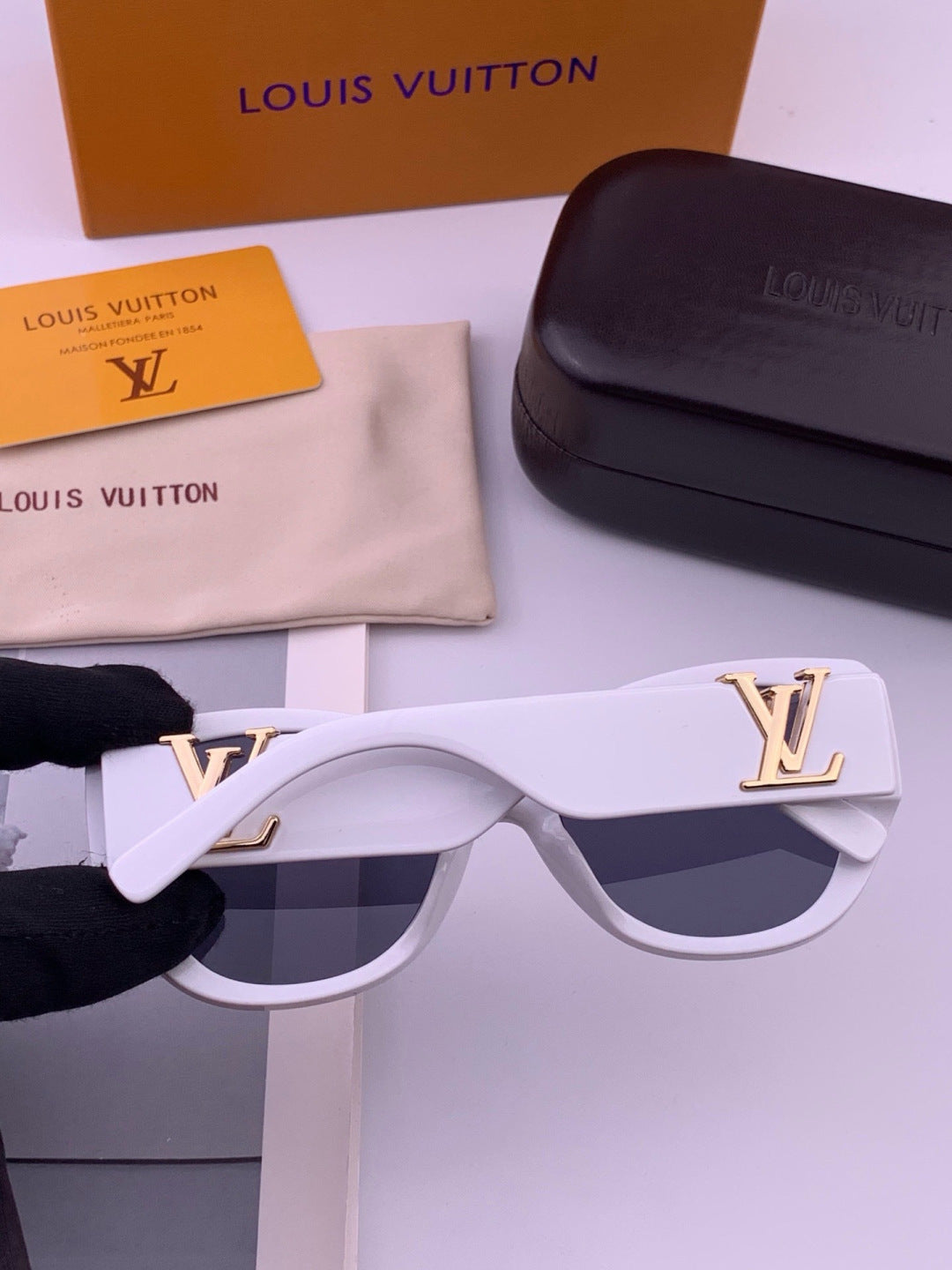 Louis Vuitton L5626 Square Pink Lens Sunglasses for Women - 414850 - detail image 5
