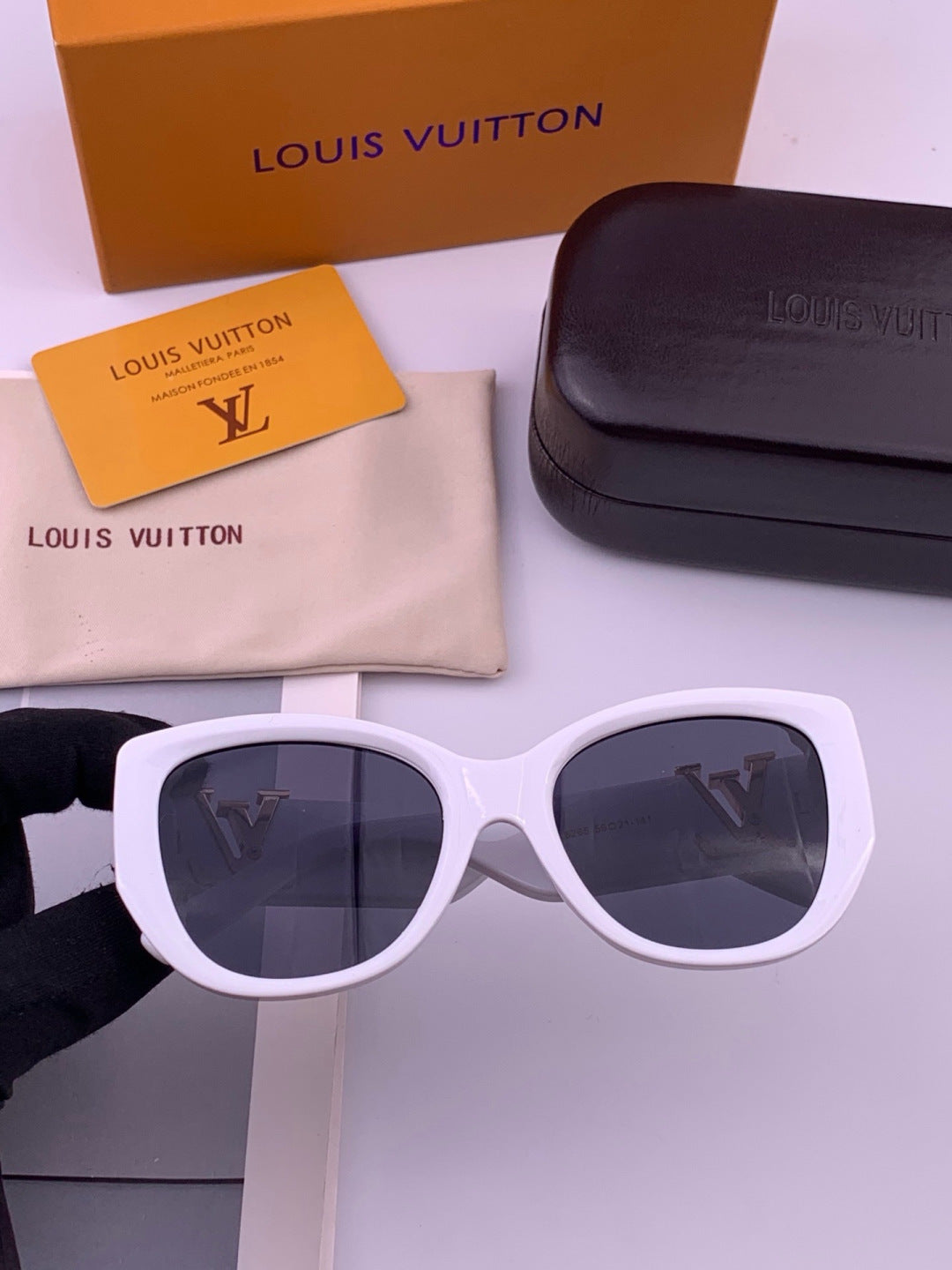 Louis Vuitton L5626 Square Pink Lens Sunglasses for Women - 414850