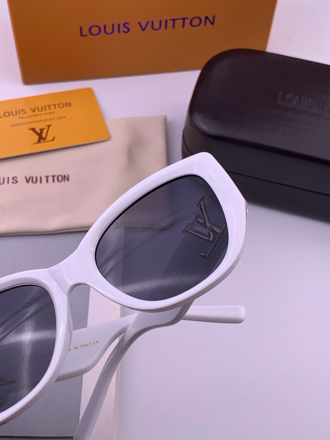 Louis Vuitton L5626 Square Pink Lens Sunglasses for Women - 414850 - detail image 6