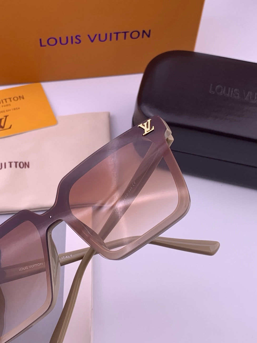 Louis Vuitton L6006 Oversized Red Lens Sunglasses for Men & Women - 414824 - detail image 6
