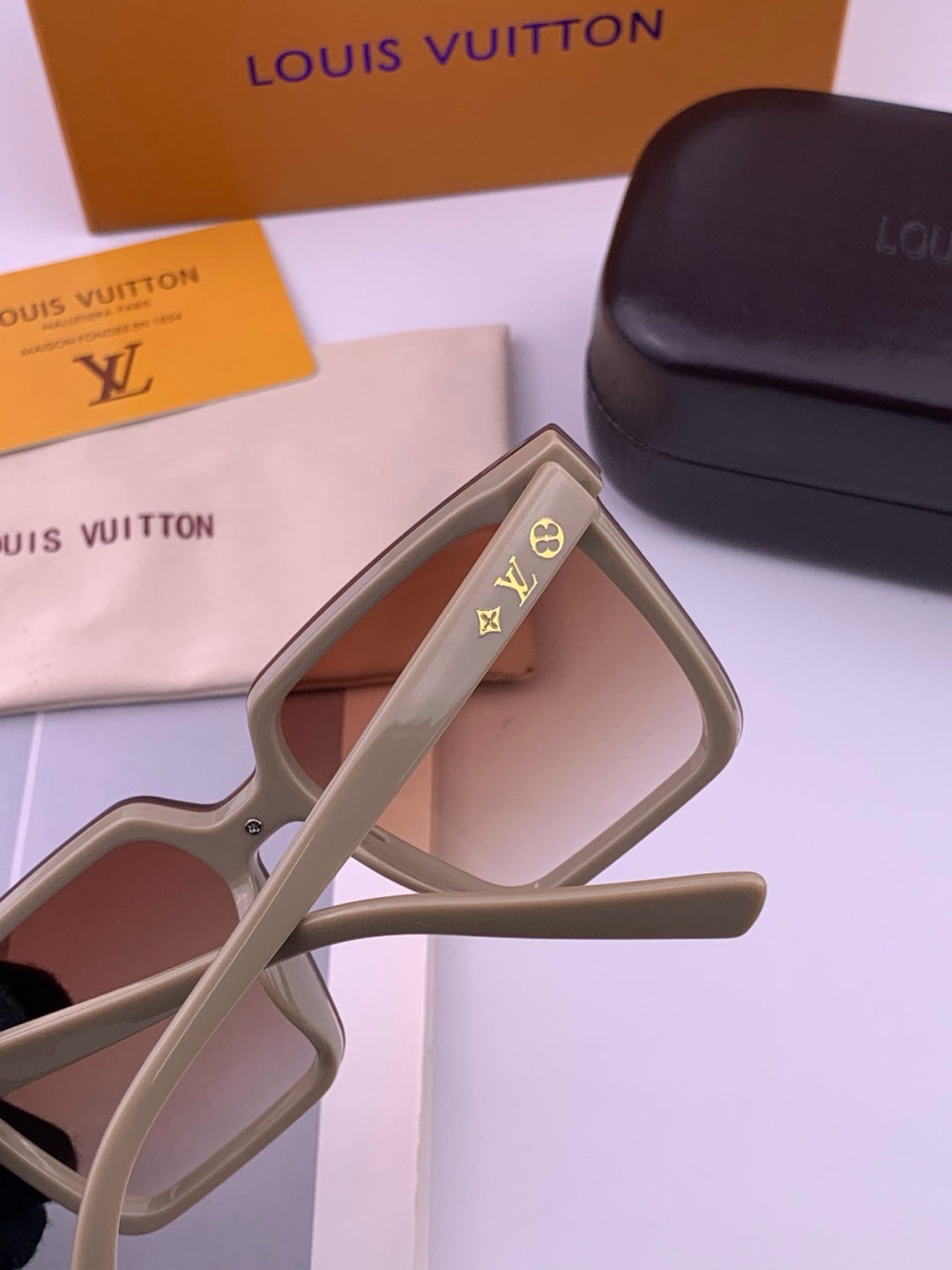 Louis Vuitton L6006 Oversized Red Lens Sunglasses for Men & Women - 414824 - detail image 4