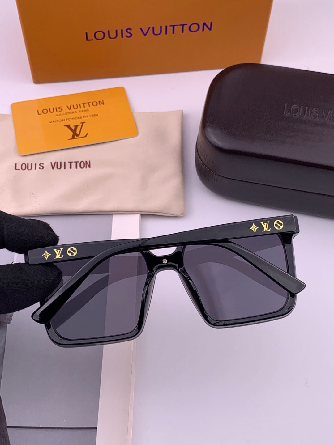 Louis Vuitton L6006 Oversized Black Lens Sunglasses for Men & Women - 414825 - detail image 5
