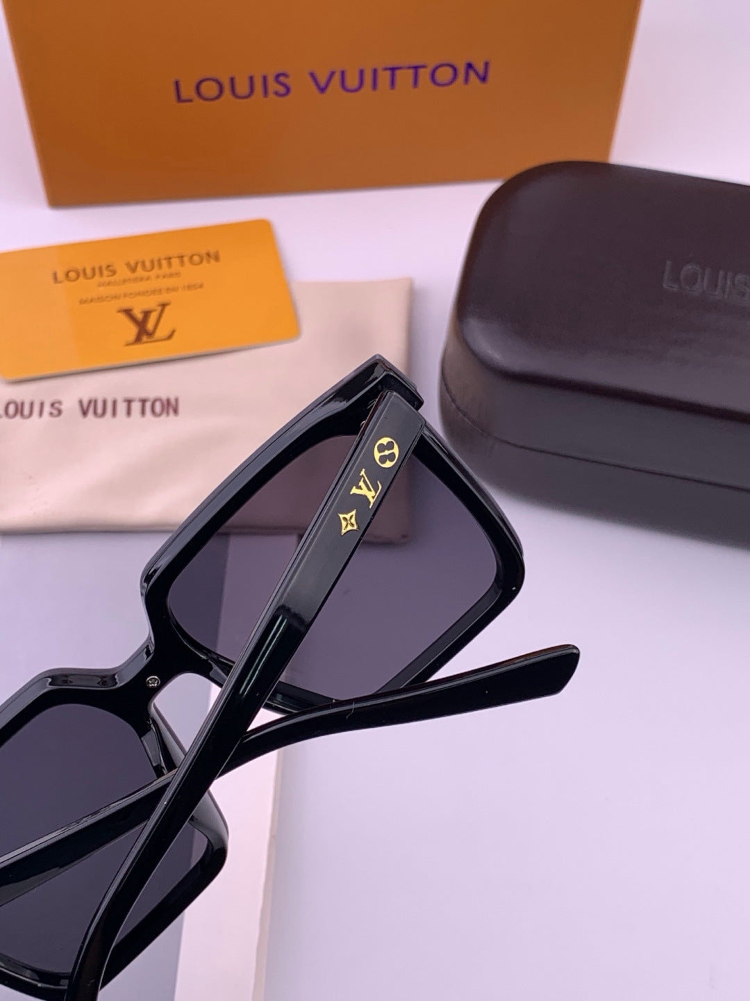 Louis Vuitton L6006 Oversized Black Lens Sunglasses for Men & Women - 414825 - detail image 4