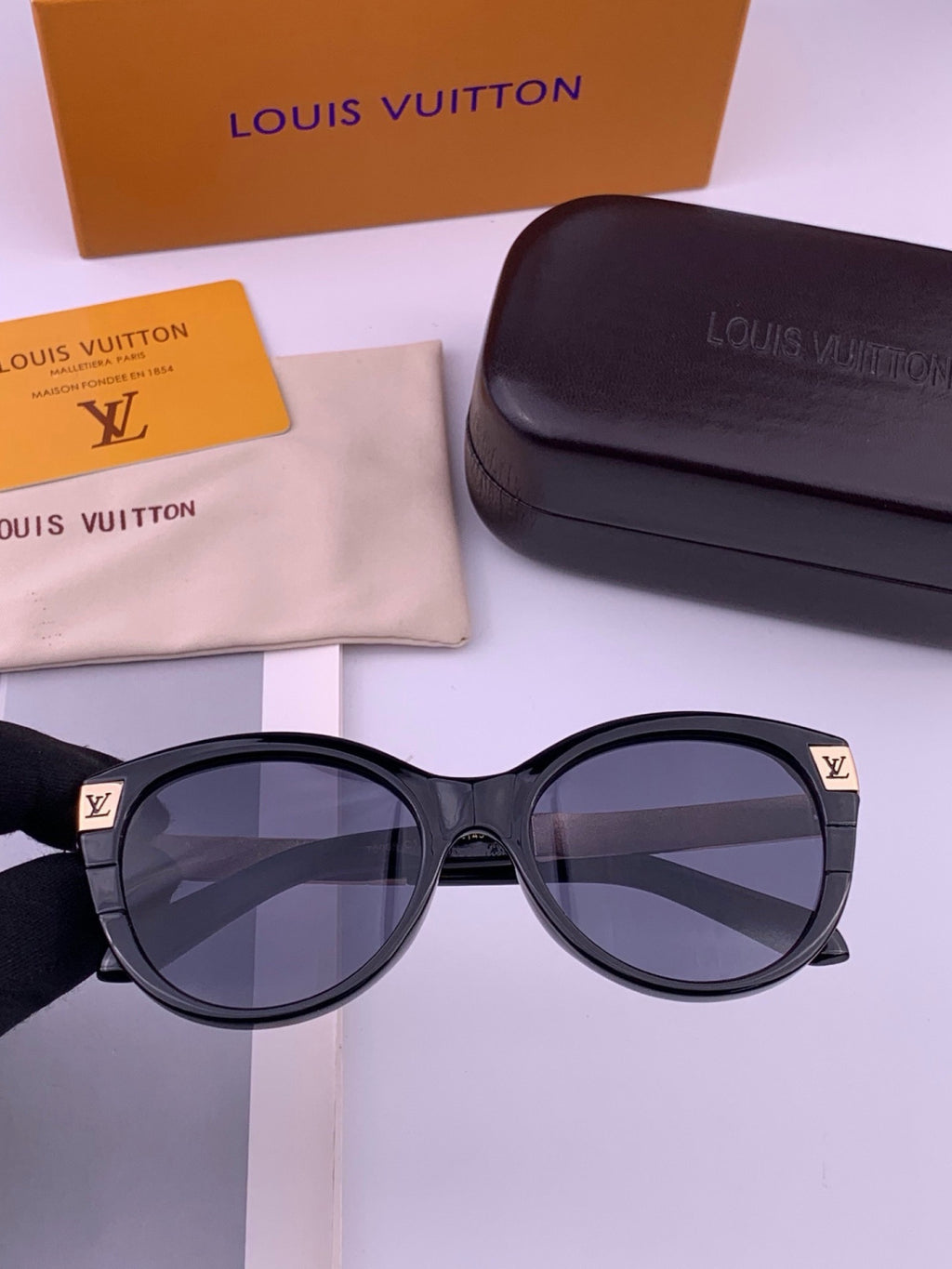Louis Vuitton L87000 Oversized Black Lens Sunglasses for Men & Women - 414826