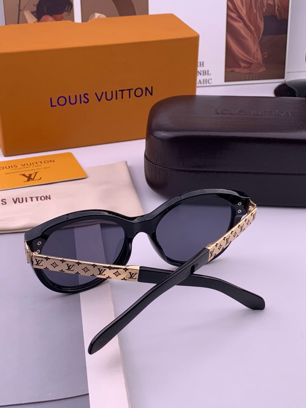Louis Vuitton L87000 Oversized Black Lens Sunglasses for Men & Women - 414826 - detail image 7