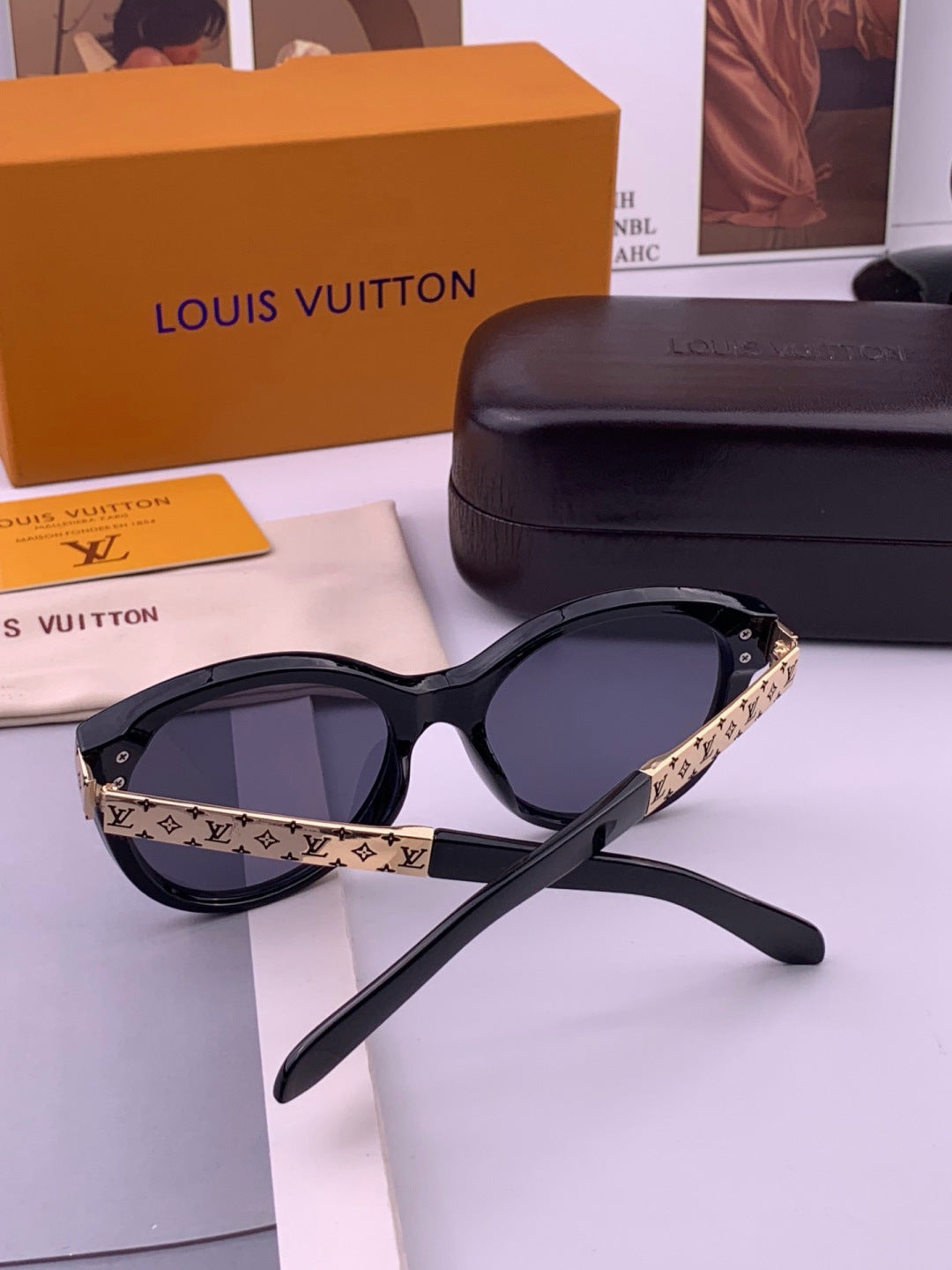 Louis Vuitton L87000 Oversized Black Lens Sunglasses for Men & Women - 414826 - detail image 7