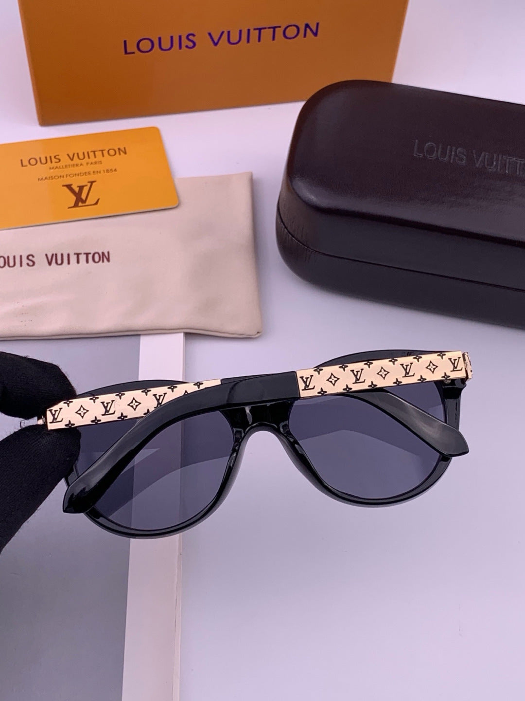 Louis Vuitton L87000 Oversized Black Lens Sunglasses for Men & Women - 414826 - detail image 5