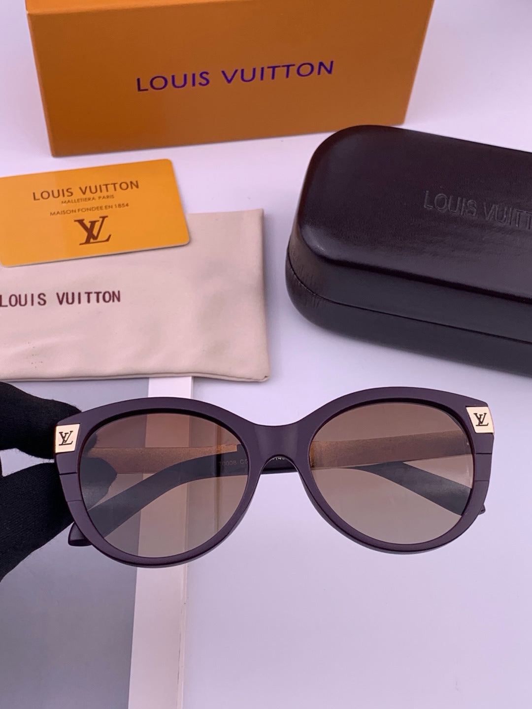 Louis Vuitton L87000 Oversized Black Lens Sunglasses for Men & Women - 414827
