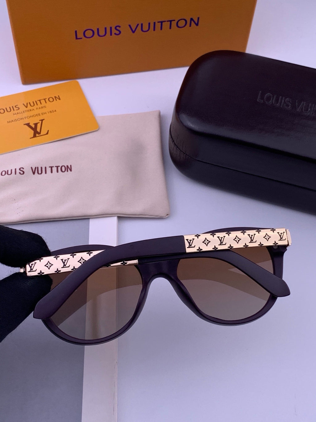 Louis Vuitton L87000 Oversized Black Lens Sunglasses for Men & Women - 414827 - detail image 6