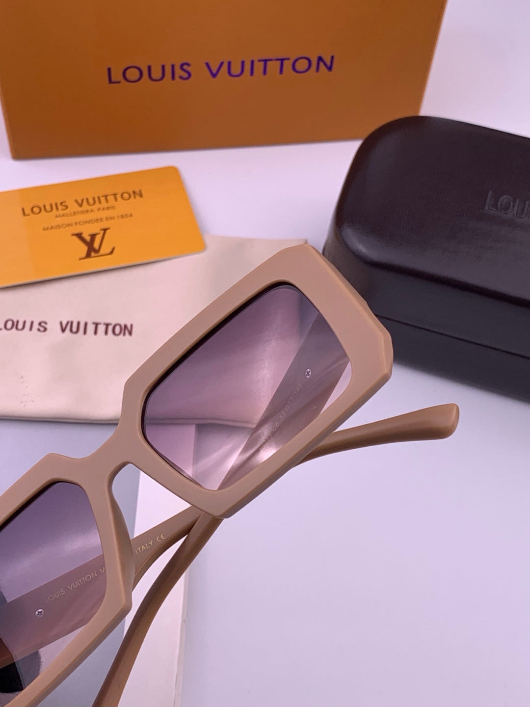 Louis Vuitton L37004 Oversized Red Lens Sunglasses for Men & Women - 414828 - detail image 3