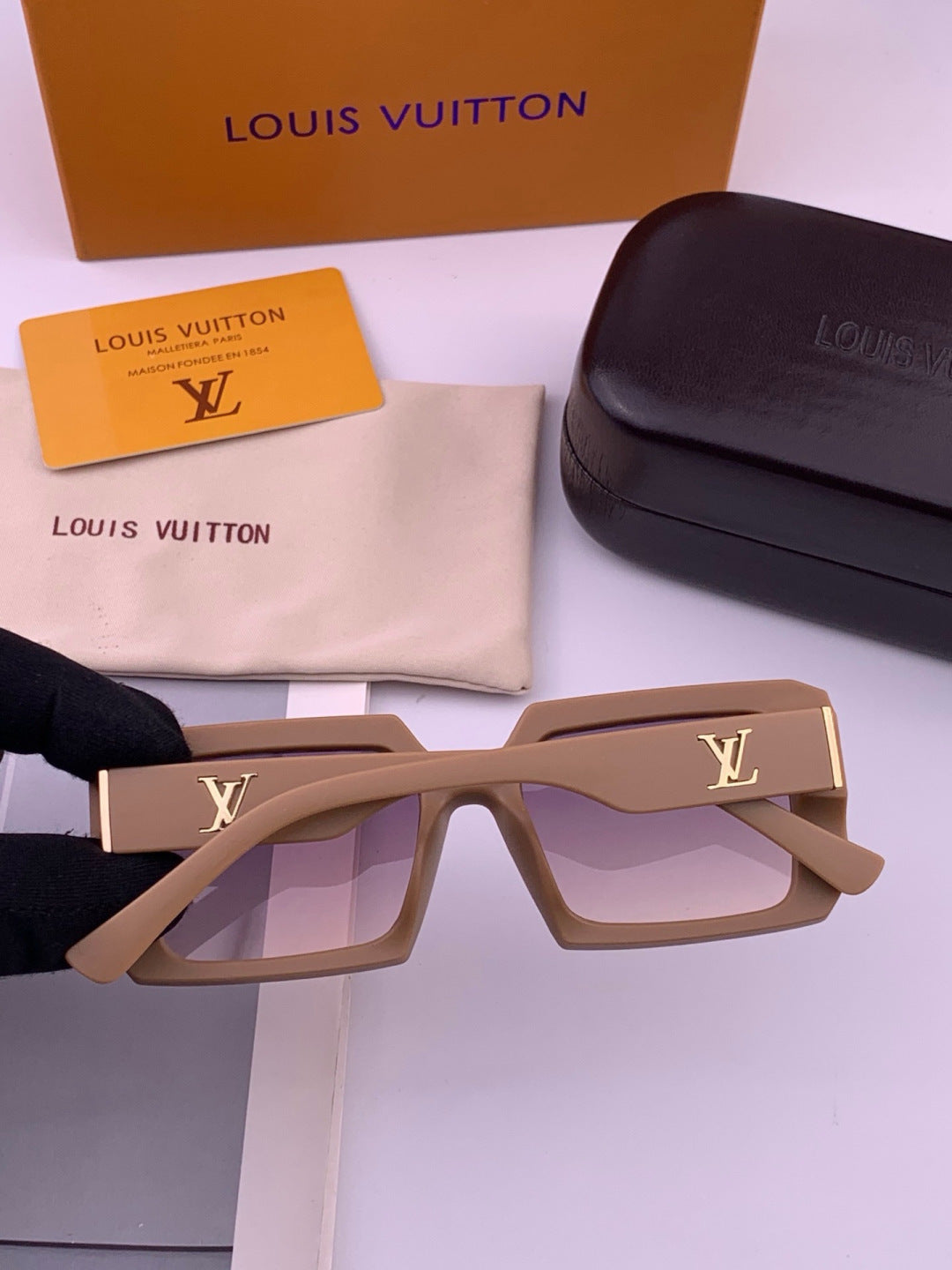Louis Vuitton L37004 Oversized Red Lens Sunglasses for Men & Women - 414828 - detail image 4
