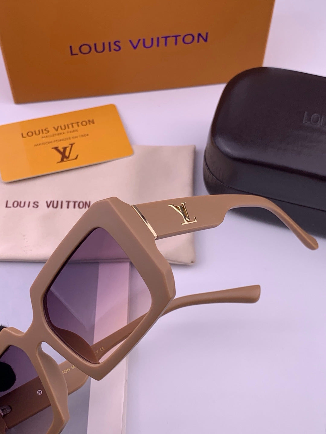 Louis Vuitton L37004 Oversized Red Lens Sunglasses for Men & Women - 414828 - detail image 2