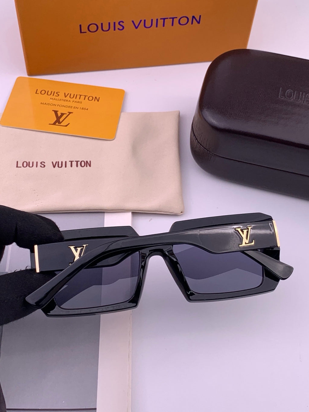 Louis Vuitton L37004 Oversized Black Lens Sunglasses for Men & Women - 414829 - detail image 6