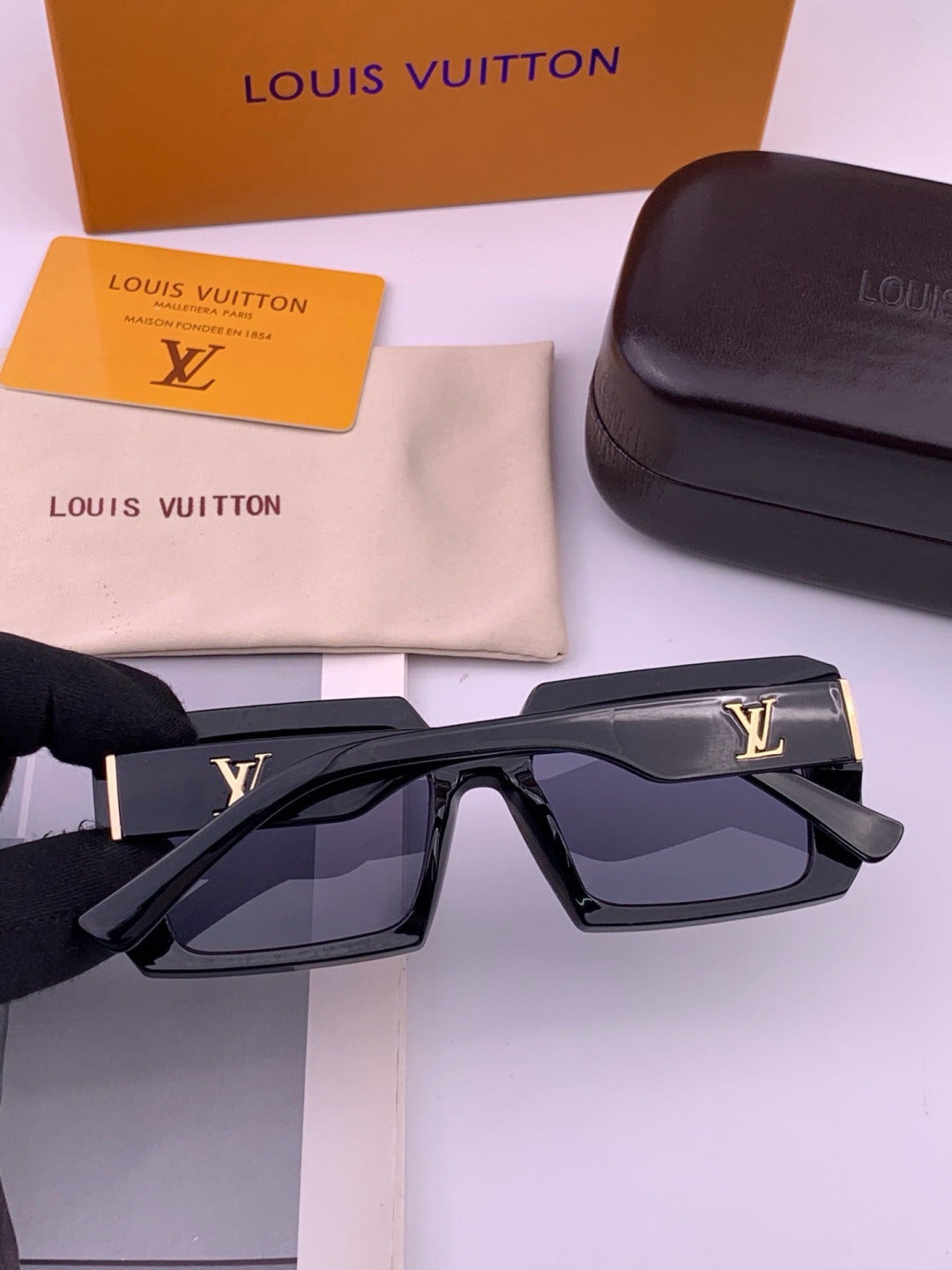 Louis Vuitton L37004 Oversized Black Lens Sunglasses for Men & Women - 414829 - detail image 6