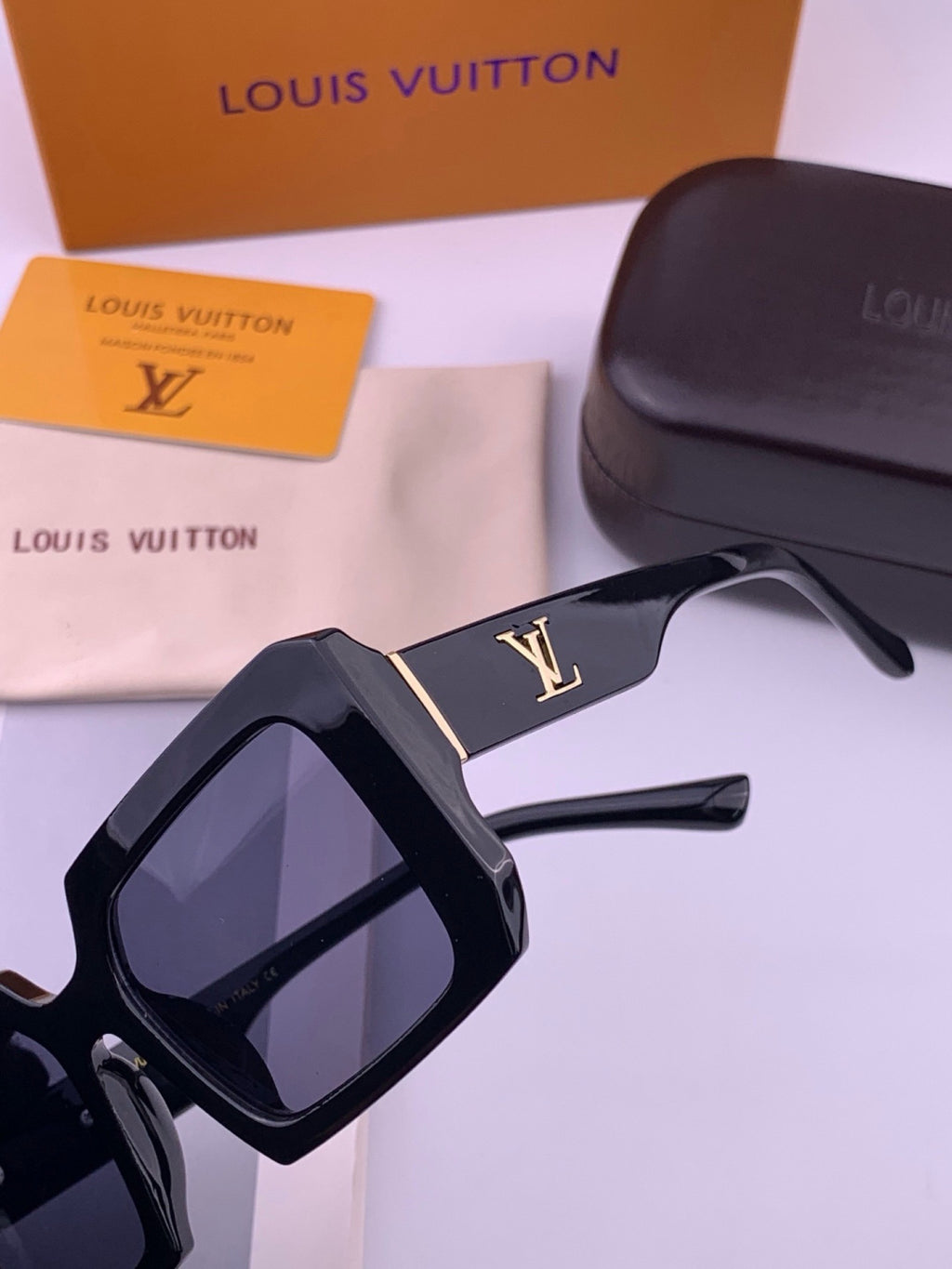 Louis Vuitton L37004 Oversized Black Lens Sunglasses for Men & Women - 414829 - detail image 3