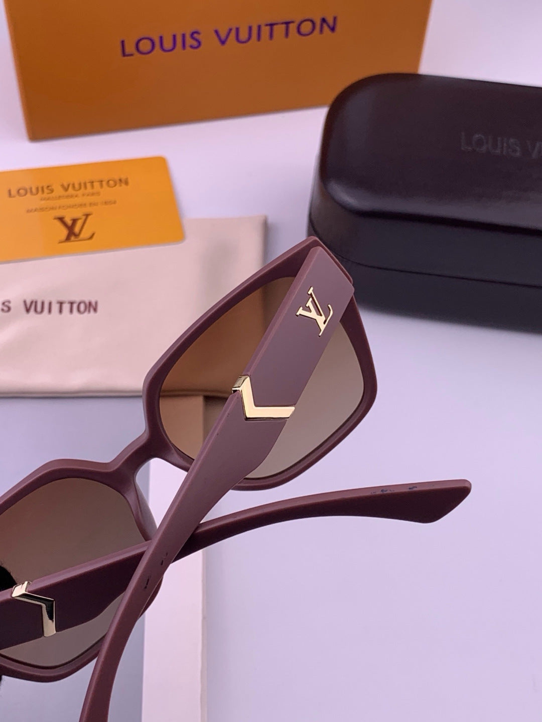 Louis Vuitton L77004 Oversized Purple Lens Sunglasses for Men & Women - 414830 - detail image 3