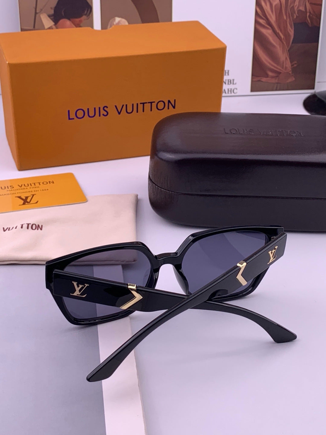 Louis Vuitton L77004 Oversized Black Lens Sunglasses for Men & Women - 414831 - detail image 6