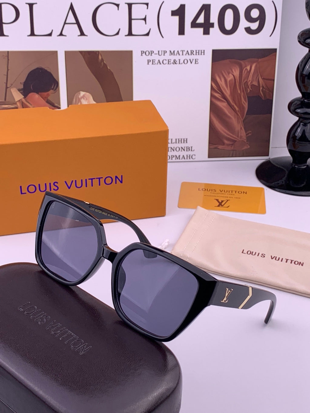 Louis Vuitton L77004 Oversized Black Lens Sunglasses for Men & Women - 414831
