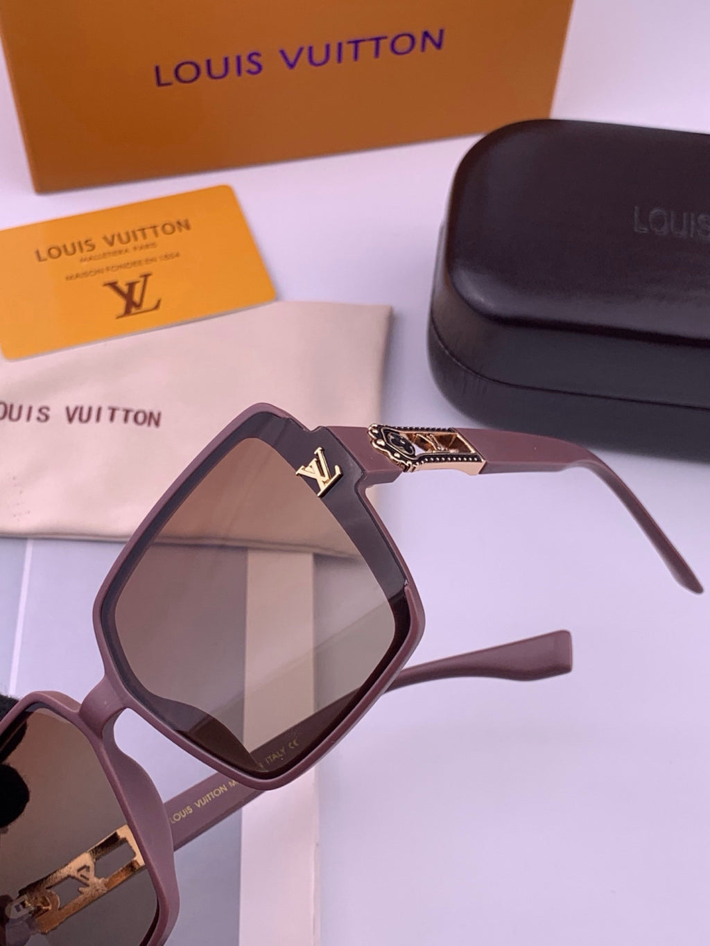 Louis Vuitton L77004 Oversized Purple Lens Sunglasses for Men & Women - 414833 - detail image 3