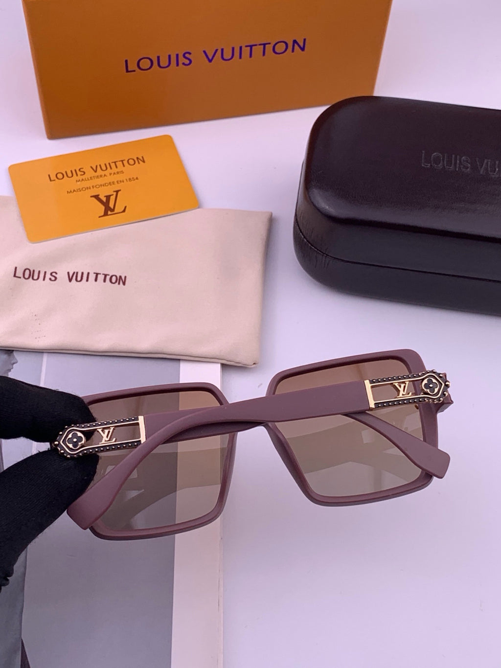 Louis Vuitton L77004 Oversized Purple Lens Sunglasses for Men & Women - 414833 - detail image 7