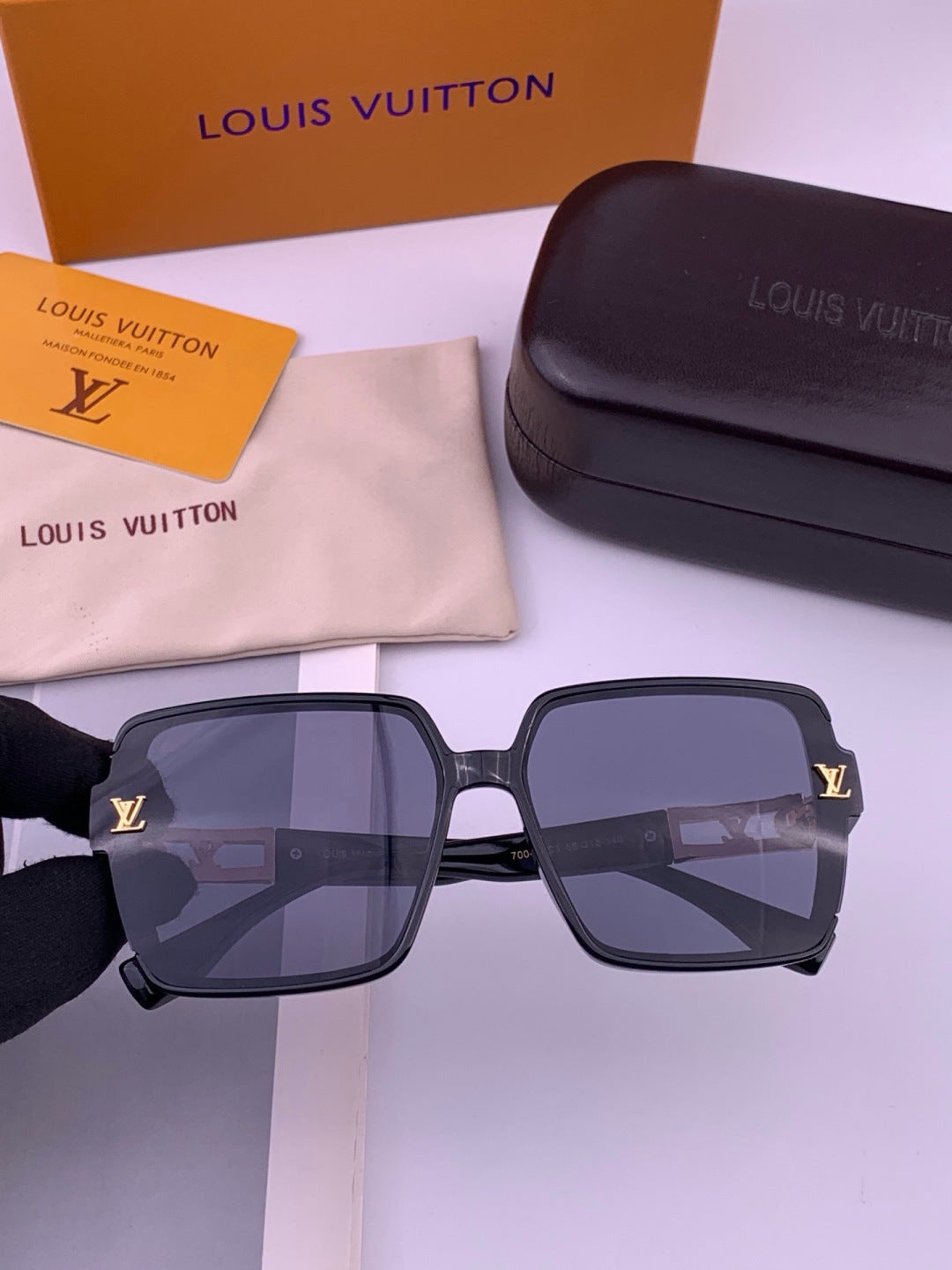 Louis Vuitton L77004 Oversized Blue Lens Sunglasses for Men & Women - 414834