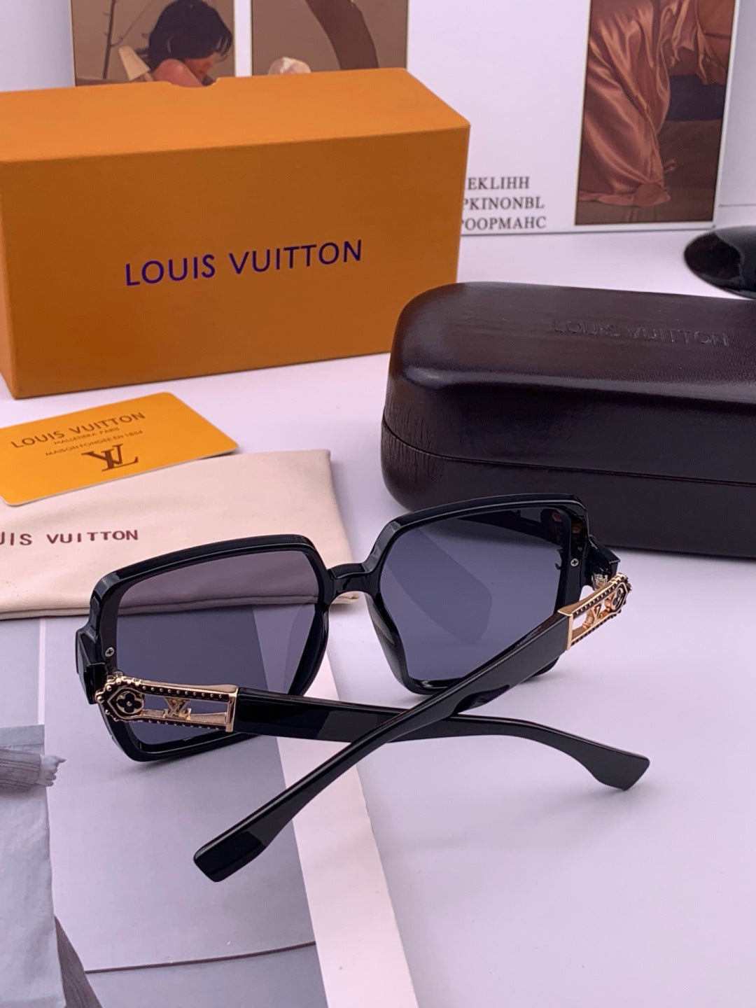 Louis Vuitton L77004 Oversized Blue Lens Sunglasses for Men & Women - 414834 - detail image 7