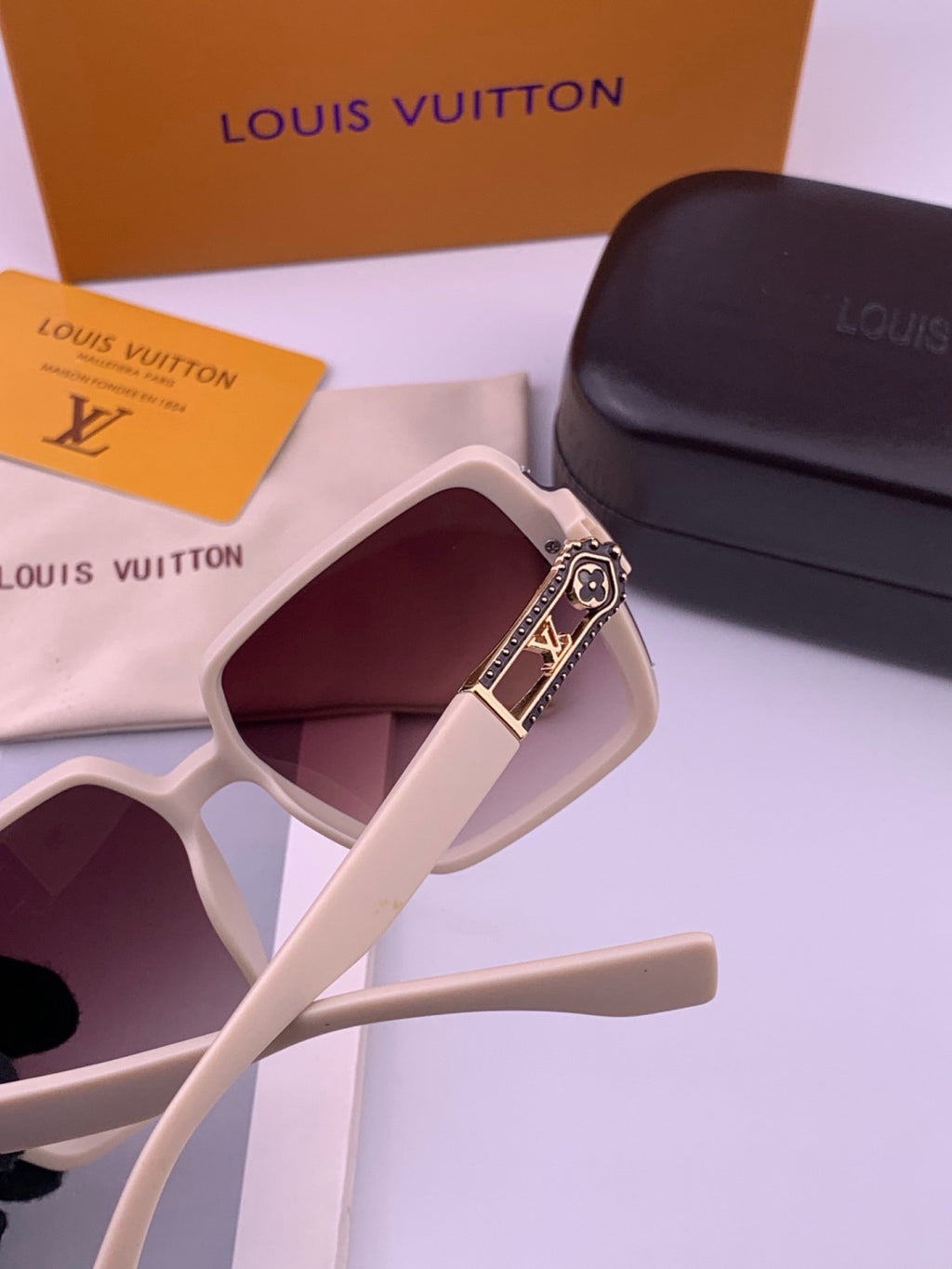 Louis Vuitton L77004 Oversized Purple Lens Sunglasses for Men & Women - 414835 - detail image 3