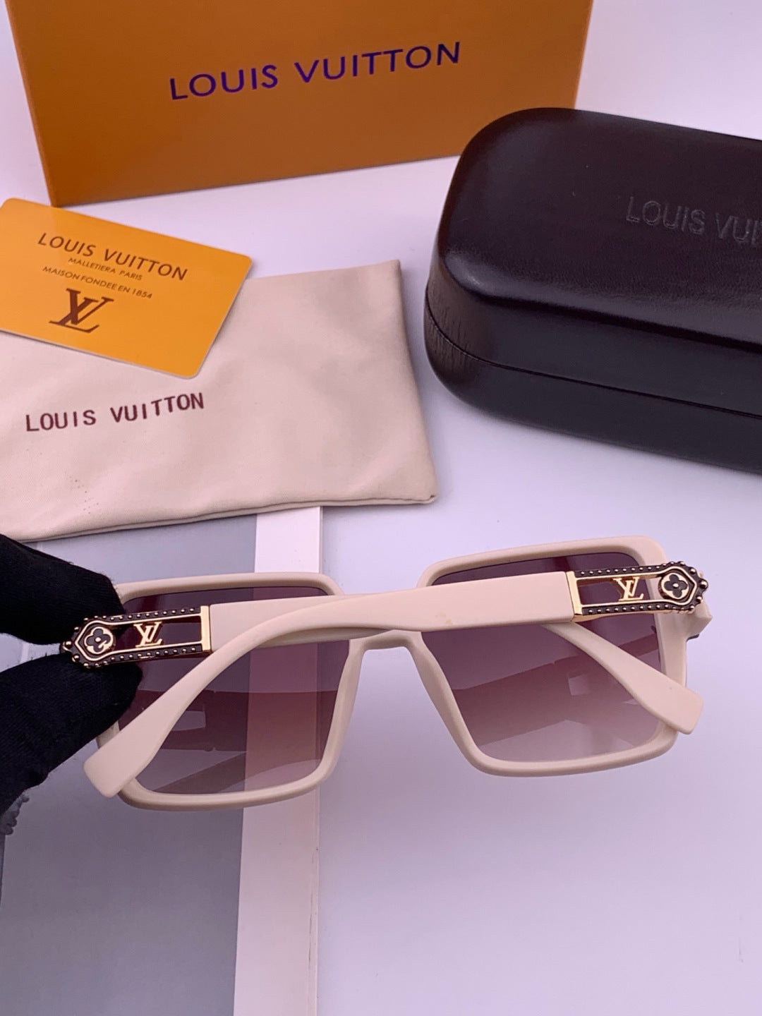 Louis Vuitton L77004 Oversized Purple Lens Sunglasses for Men & Women - 414835 - detail image 6