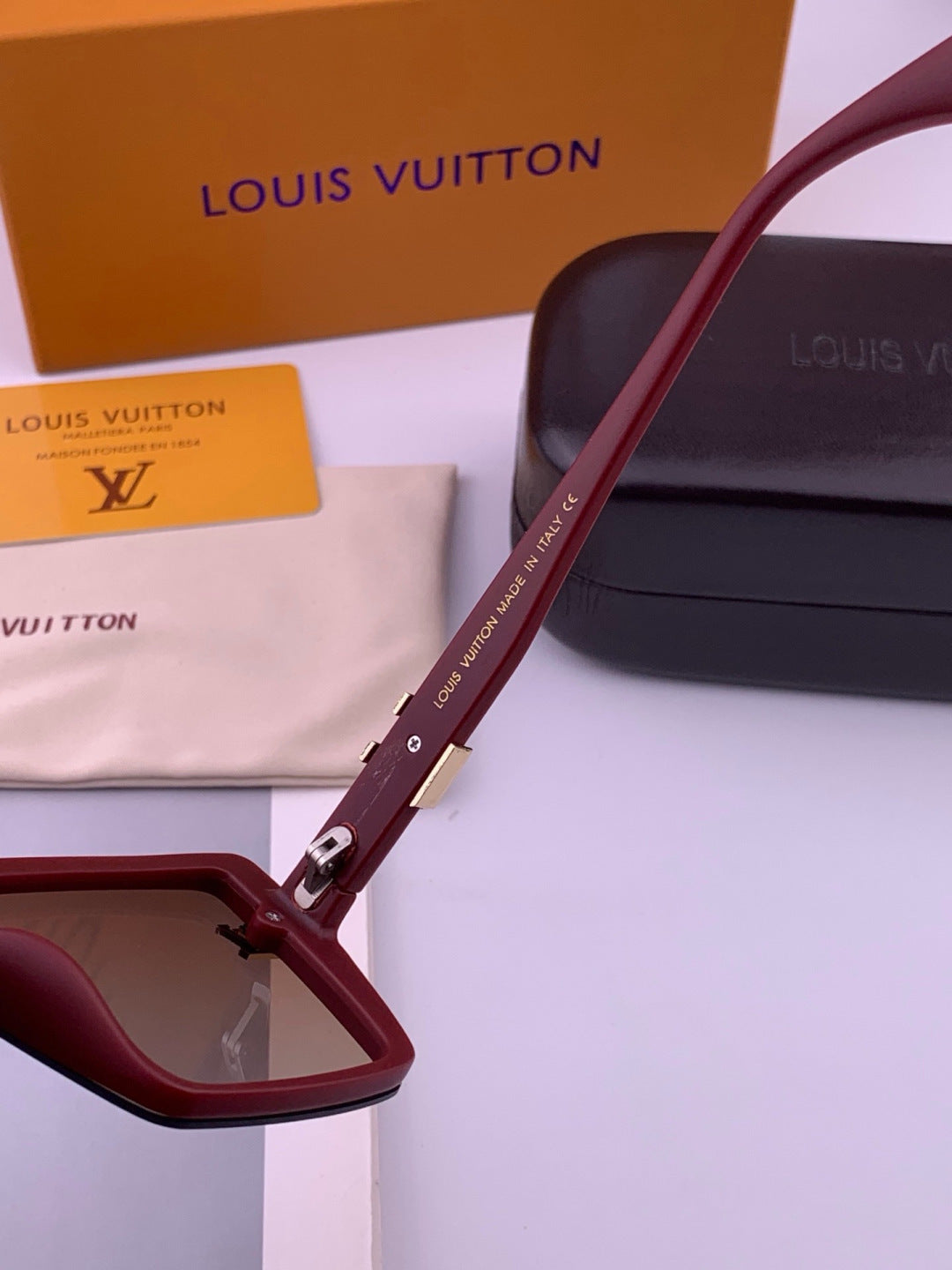 Louis Vuitton L57002 Oversized Purple Lens Sunglasses for Men & Women - 414836 - detail image 4