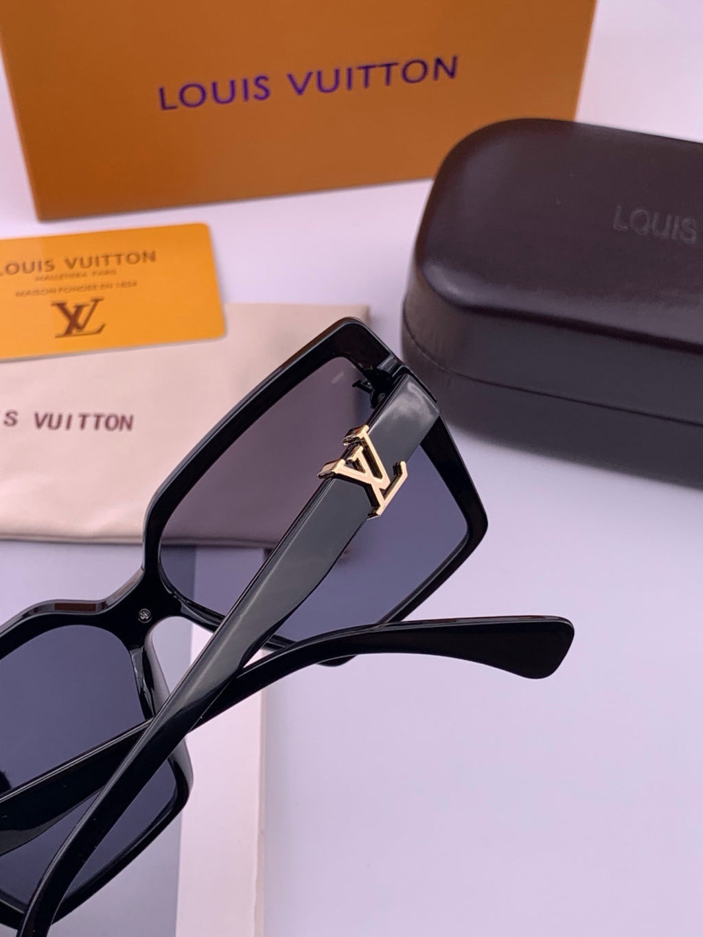 Louis Vuitton L57002 Oversized Black Lens Sunglasses for Men & Women - 414837 - detail image 6