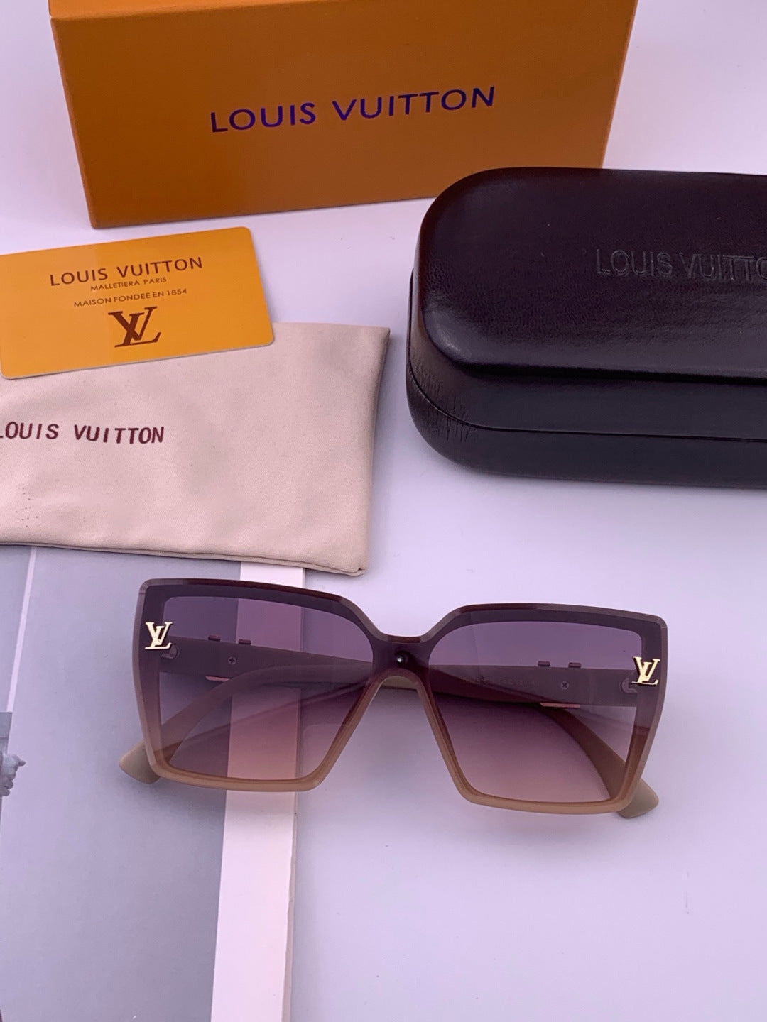 Louis Vuitton L57002 Oversized Purple Lens Sunglasses for Men & Women - 414838 - detail image 6