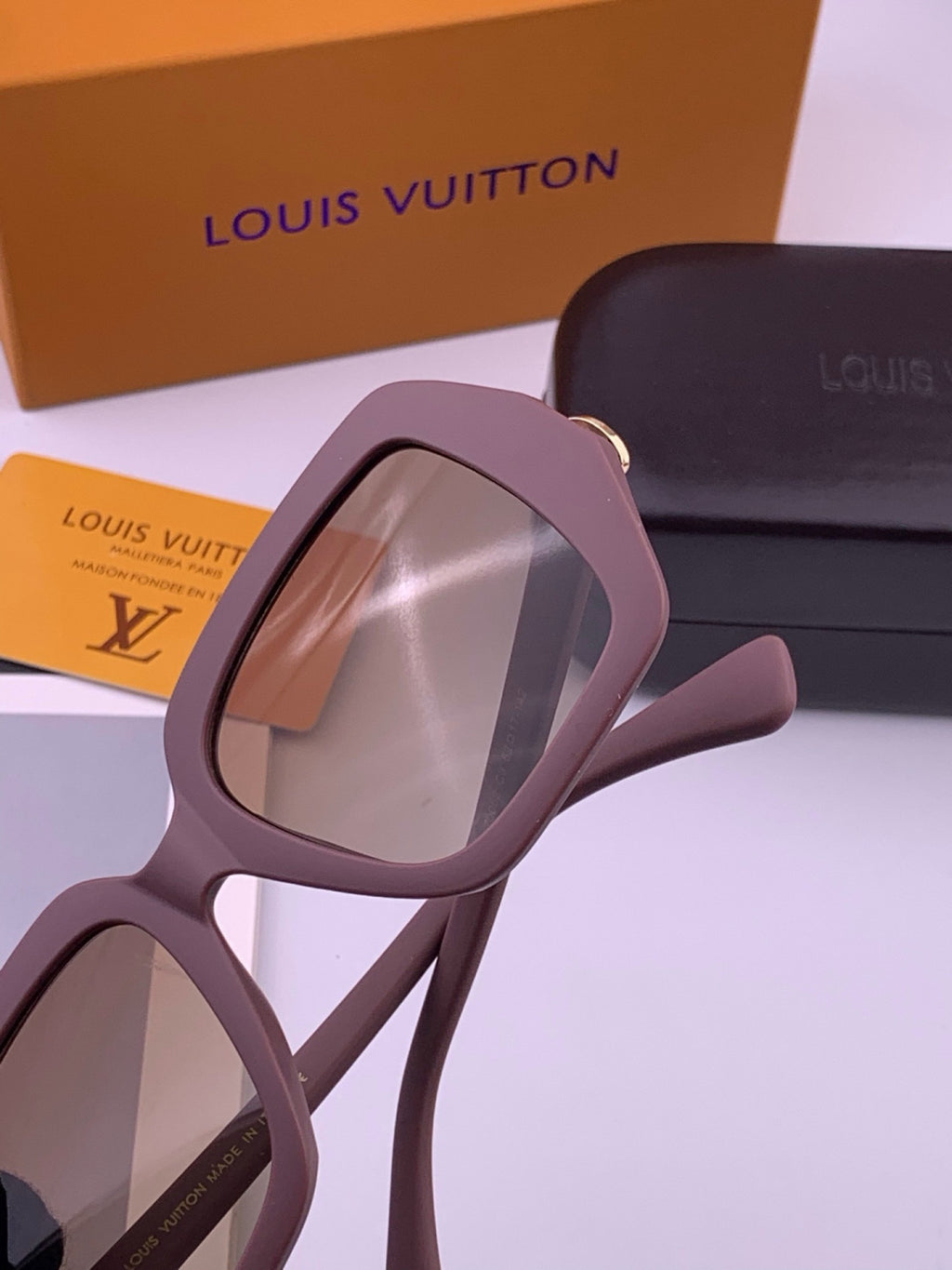 Louis Vuitton L27006 Oversized Brown Lens Sunglasses for Men & Women - 414812 - detail image 3