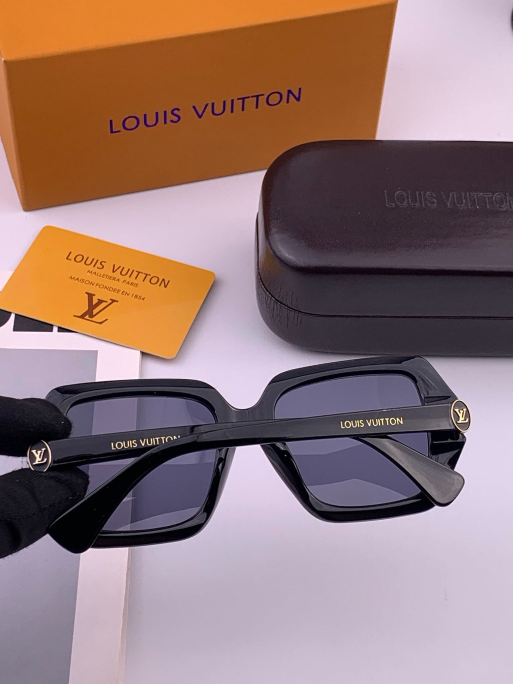 Louis Vuitton L27006 Oversized Brown Lens Sunglasses for Men & Women - 414813 - detail image 6