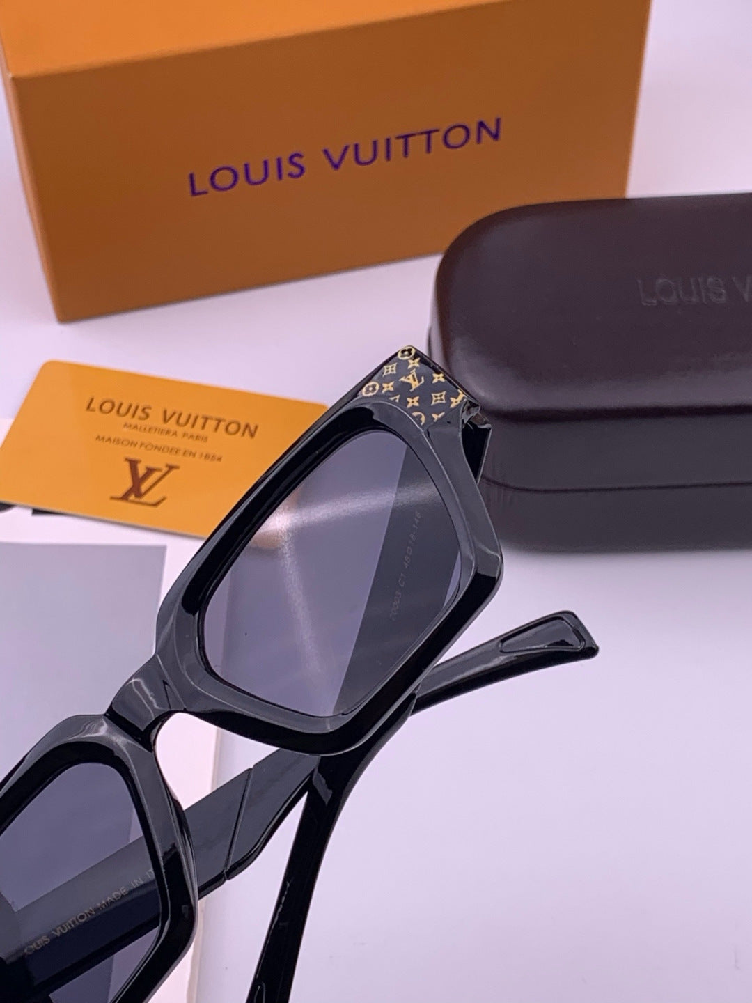 Louis Vuitton L37000 Oversized Brown Lens Sunglasses for Men & Women - 414814 - detail image 2