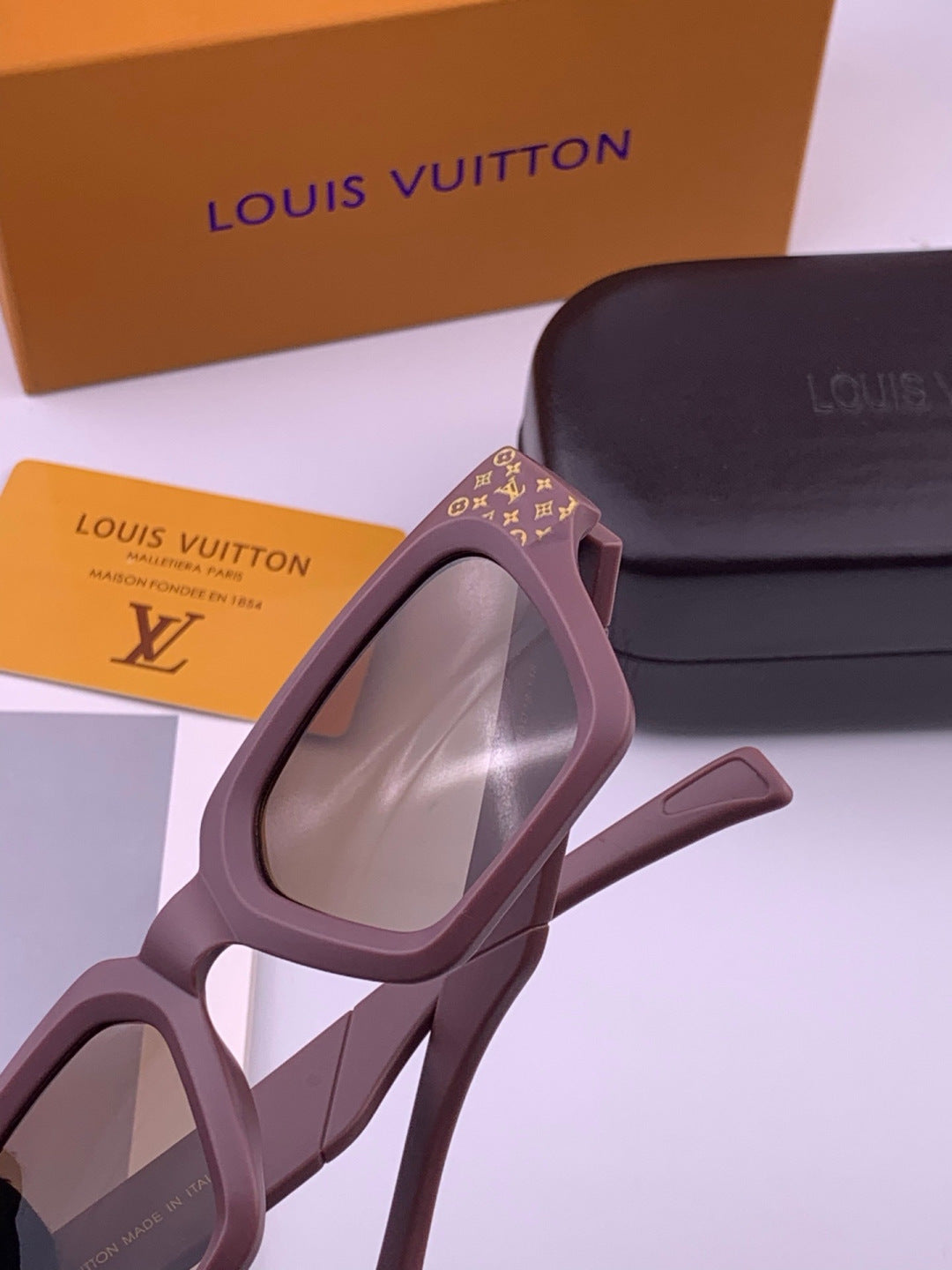 Louis Vuitton L37000 Oversized Brown Lens Sunglasses for Men & Women - 414815 - detail image 3