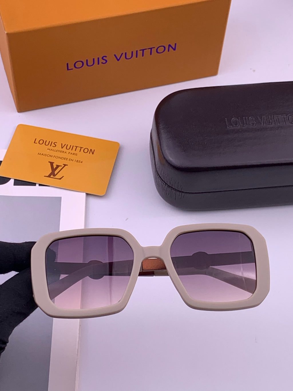 Louis Vuitton L37007 Oversized Brown Lens Sunglasses for Men & Women - 414816