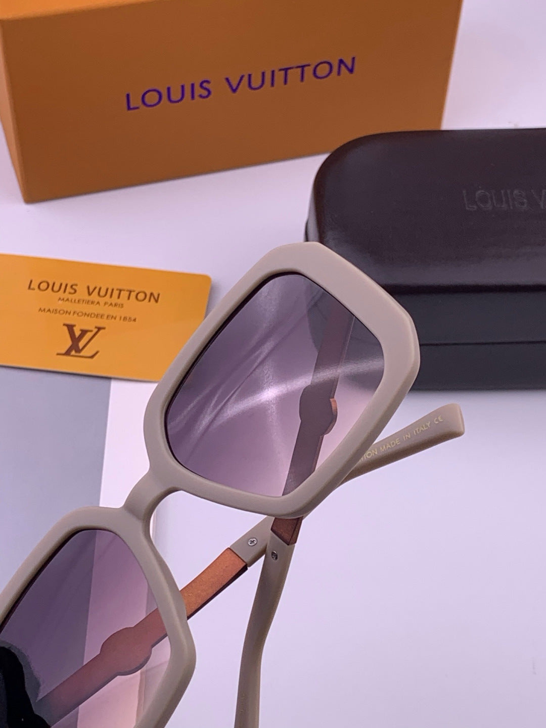 Louis Vuitton L37007 Oversized Brown Lens Sunglasses for Men & Women - 414816 - detail image 5