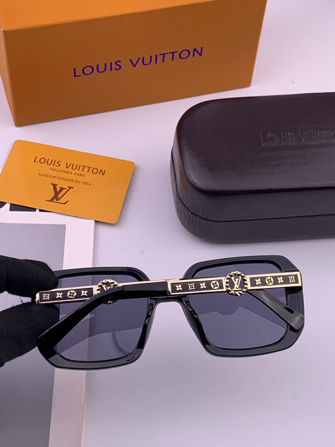 Louis Vuitton L37007 Oversized Brown Lens Sunglasses for Men & Women - 414817 - detail image 6