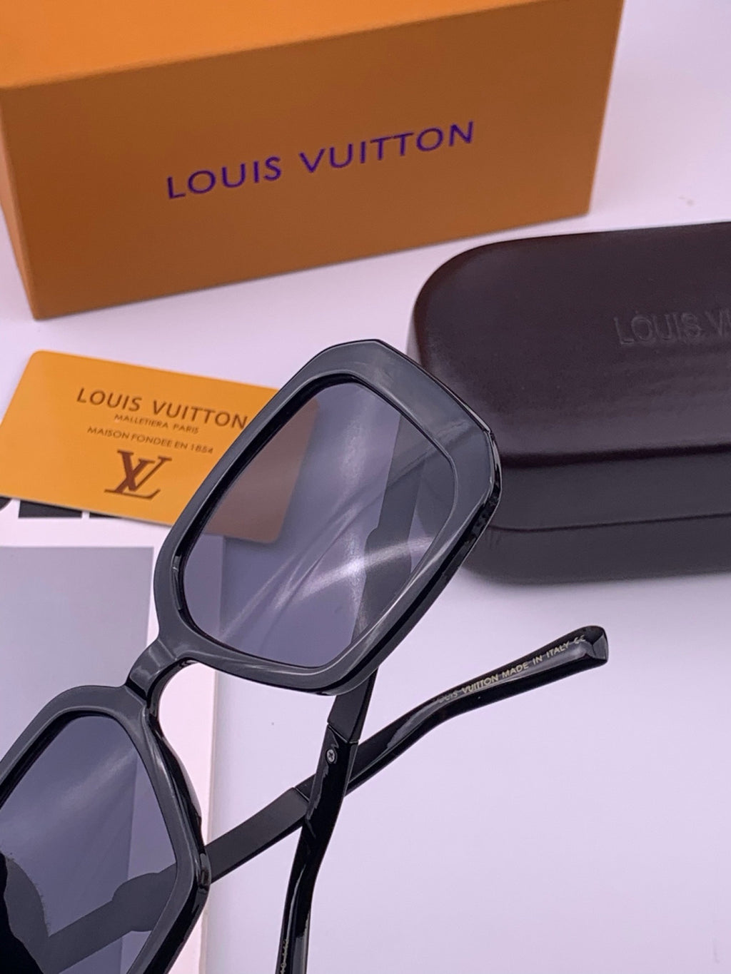 Louis Vuitton L37007 Oversized Brown Lens Sunglasses for Men & Women - 414817 - detail image 3