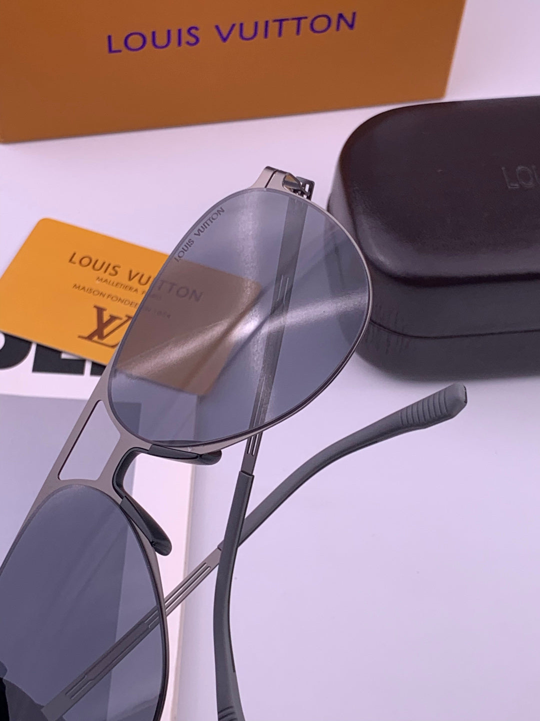 Louis Vuitton L199 Fashion Black Lens Sunglasses for Men & Women - 414820 - detail image 4